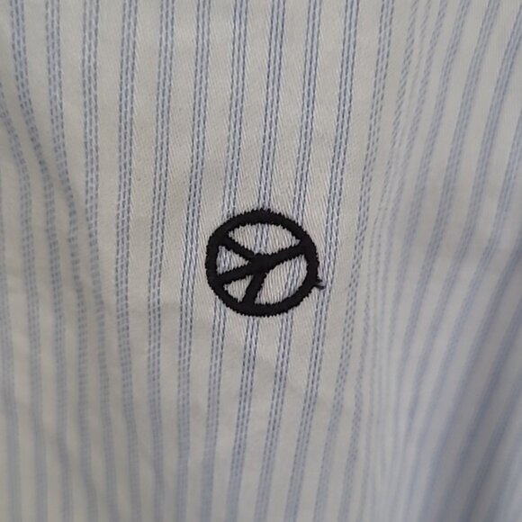 Button up Size Small - Picture 7 of 8